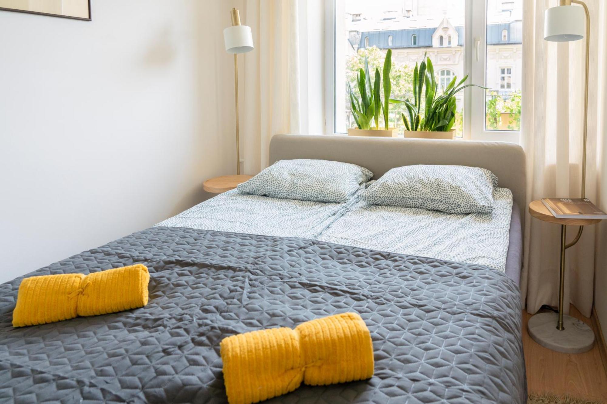 Greenpoint Hoza Apartment Варшава Экстерьер фото